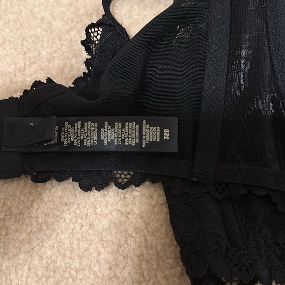 SKIMS! - Picture 3 of 4